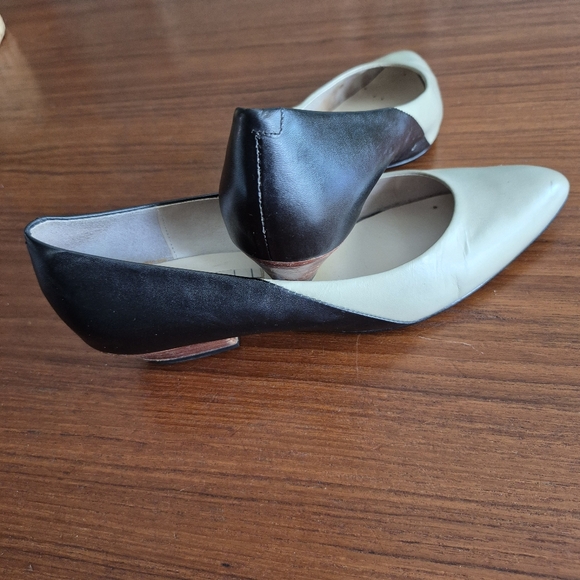 Vintage split Black and Cream Women's pumps 6 - Picture 1 of 9